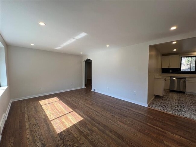 Photo - 658 Fort Couch Rd