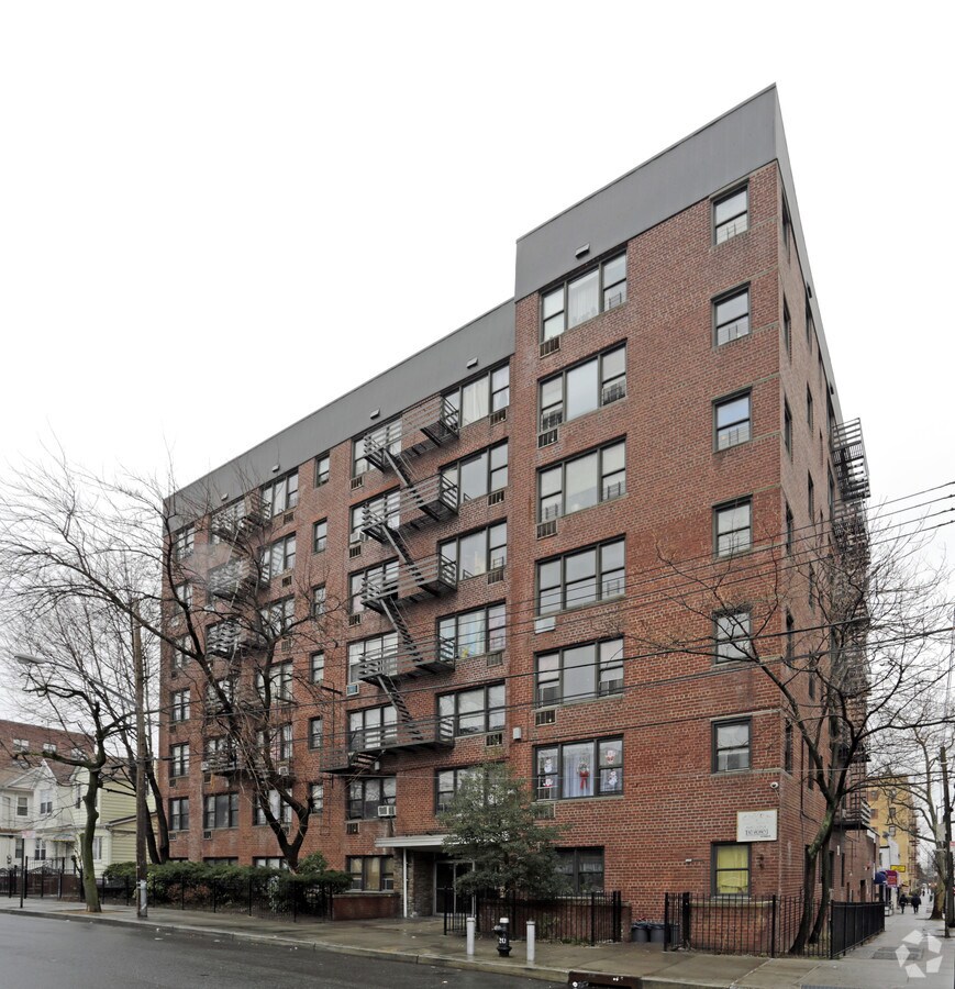 Photo - 169-04 88th Avenue