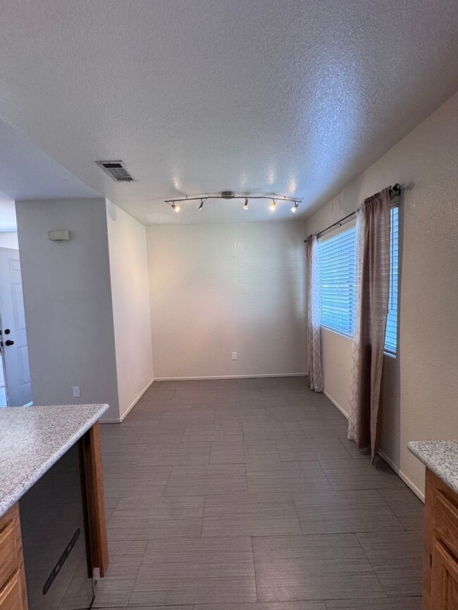 Photo - Single Family Home for Rent is South Oxnard - 3 Bedroom 2 Bathroom