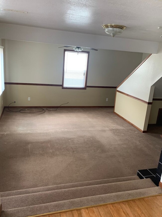 Photo - Spacious 3 Bedroom, 2 Bathroom Home near A...