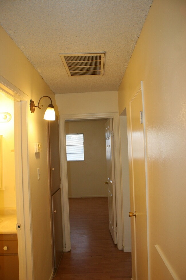 Photo - 700 Knotts St Unit D