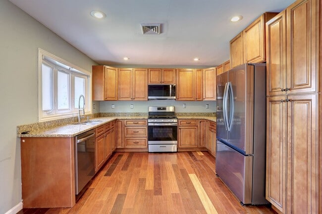 Photo - 1735 Maple Ave