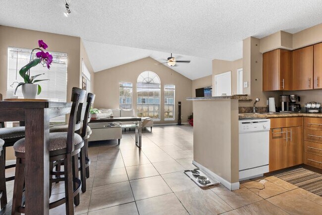 Photo - 1365 Crystal Way Unit H