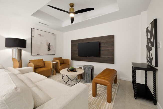 Photo - 211 N 8th St