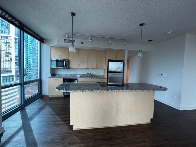 Photo - 1250 S Michigan Ave Apartments Unit 2