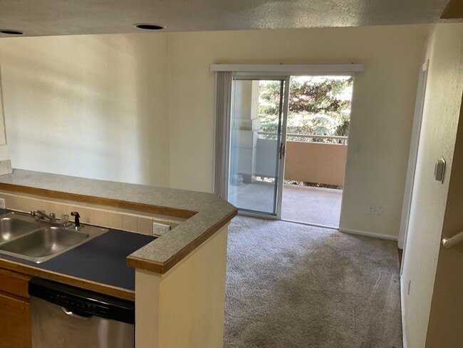 Photo - Pre lease !!