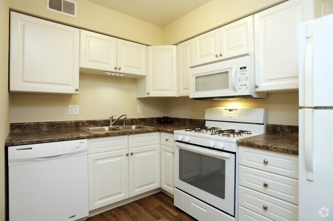 2 BR, 1 BA - Kitchen