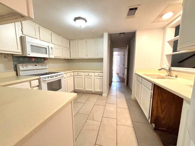 Photo - 406 Bowie St