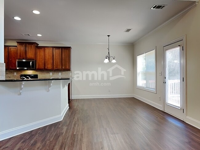 Photo - 483 Strawberry Walk