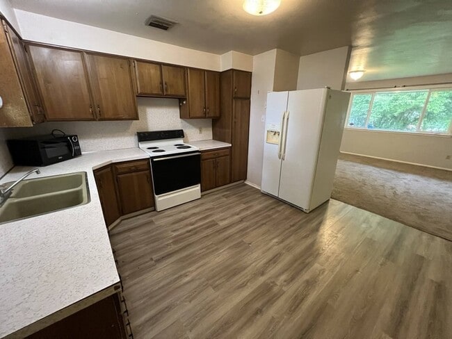 Photo - 373 E 720 S St Unidad 2