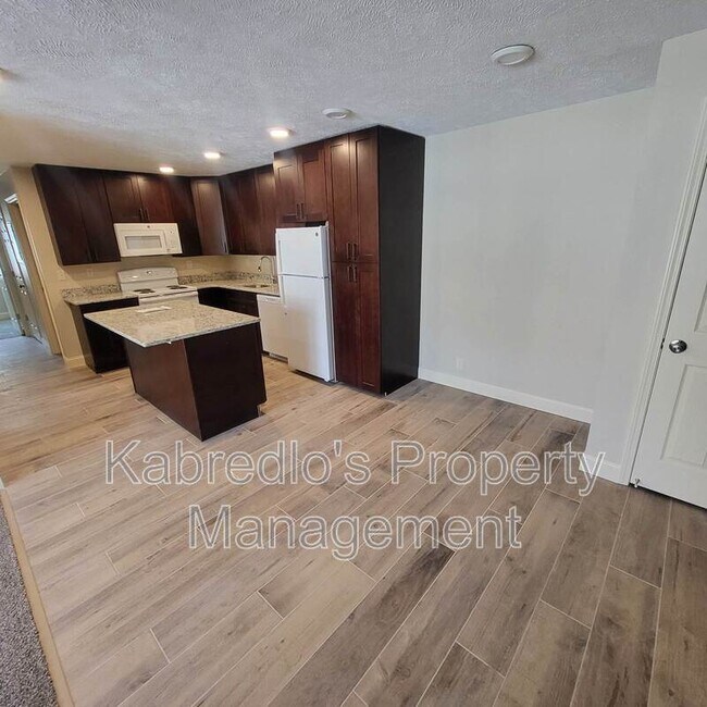 Photo - 4401 S 27th St Unidad B14