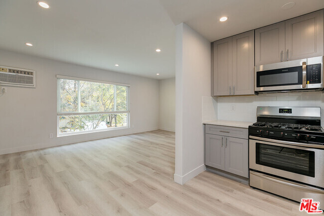 Building Photo - 2232 W 24th St Unit 308 Rental