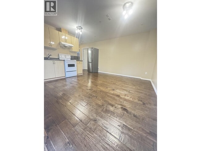 Photo - 2111 Fraserview Dr