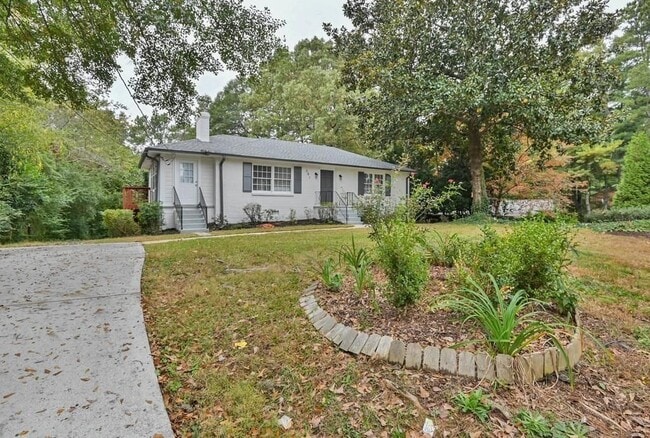 Photo - 381 Hilderbrand Dr