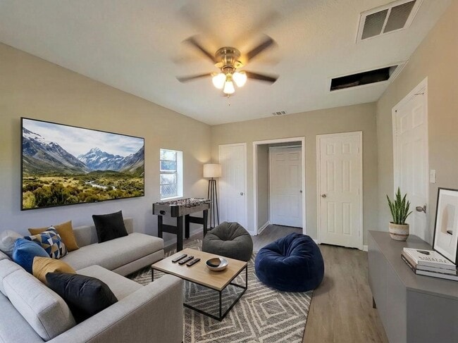 Photo - 4909 Holloway Dr