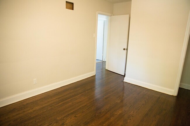 Photo - 4 Camilla Crescent Unit 1