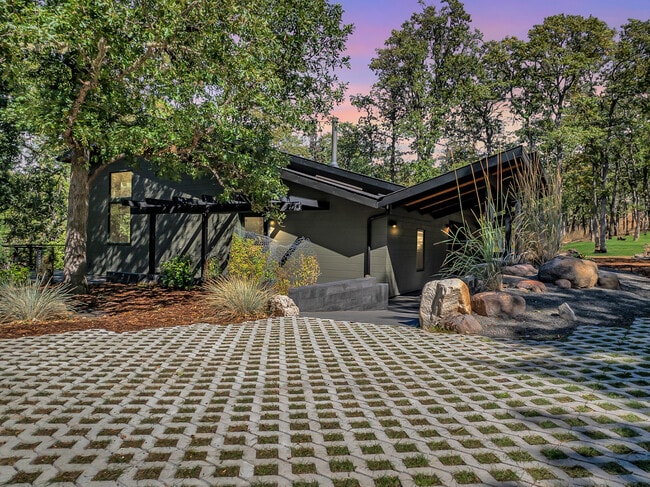 Photo - 6805 Highway 30W