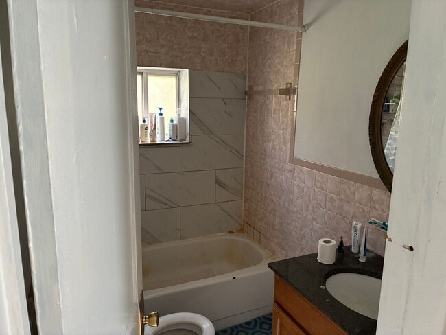 Photo - HUGE 4 BED 2 BATH CLOSE TO CAMPUS!! OAKLAND RENTAL 5/1!