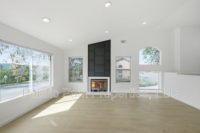 Photo - 35 Deerborn Dr