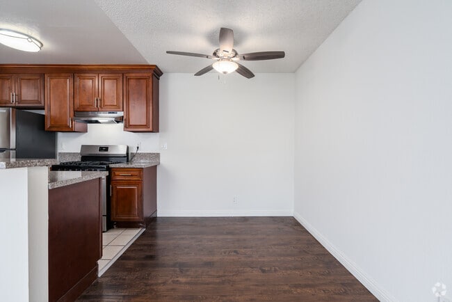 1BR, 1BA - 775SF - Dining Room