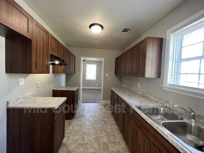 Photo - 1396 Silver St