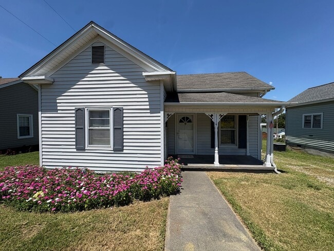 Building Photo - Cozy 1 Bedroom, 1 Bathroom House in High Point