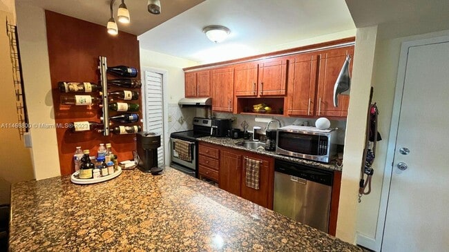 Photo - 100 Lakeview Dr Unit LAKE VIEW CONDOS