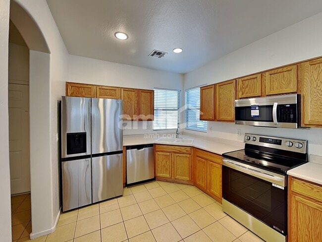 8821 W Hilton Ave