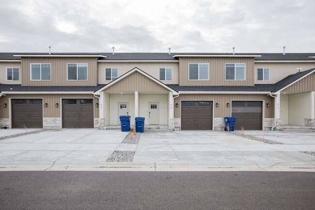 Building Photo - BRAND NEW 3 BED 2.5 BATH HOMES IN ST ANTHONY $500 OFF RENT if you sign anytime in November.