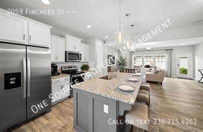 Photo - 2059 Finchley St