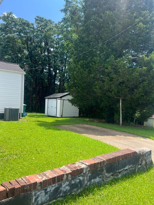 Photo - 854 Apperson St