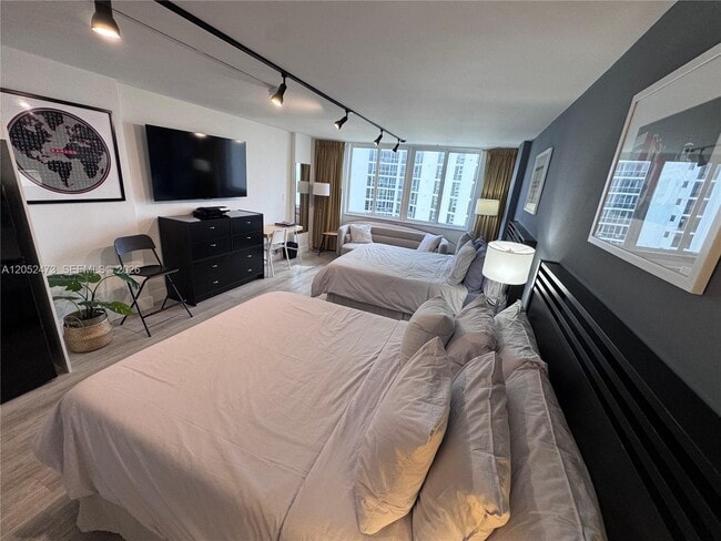 Photo - 19201 Collins Ave Unit 718