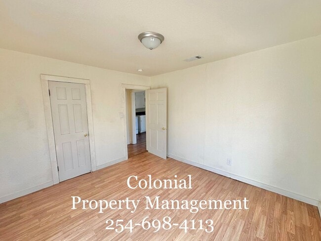 Photo - Cozy 1 bedroom 1 bath duplex House