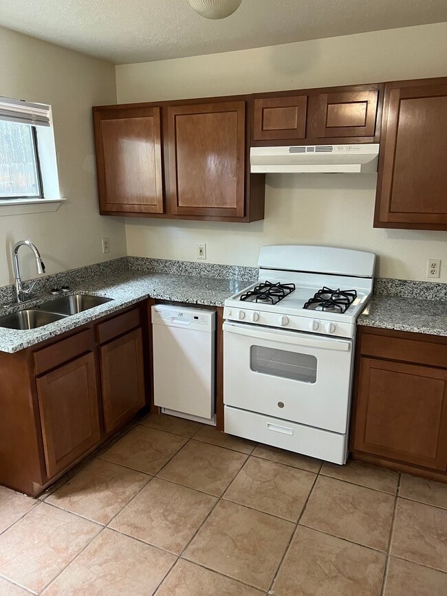 Photo - 1500 Luisa St