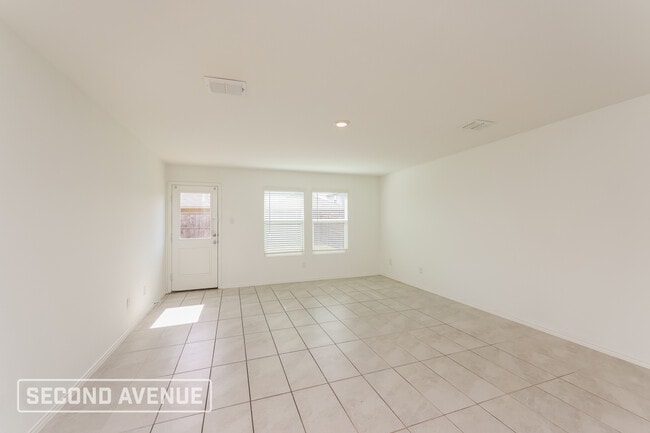 Photo - 6077 Determine Ln