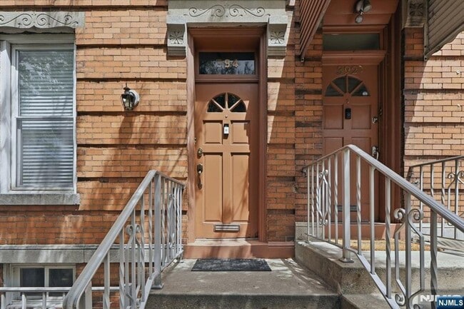Photo - 394 Woodlawn Ave Unit 2