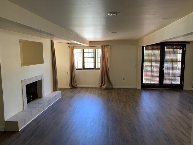 Room for rent with private entry - 5934 Manola Way