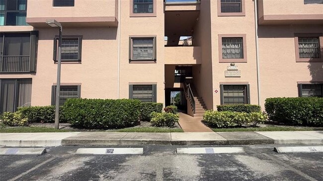 Building Photo - 10661 NW 14th St Unit 241