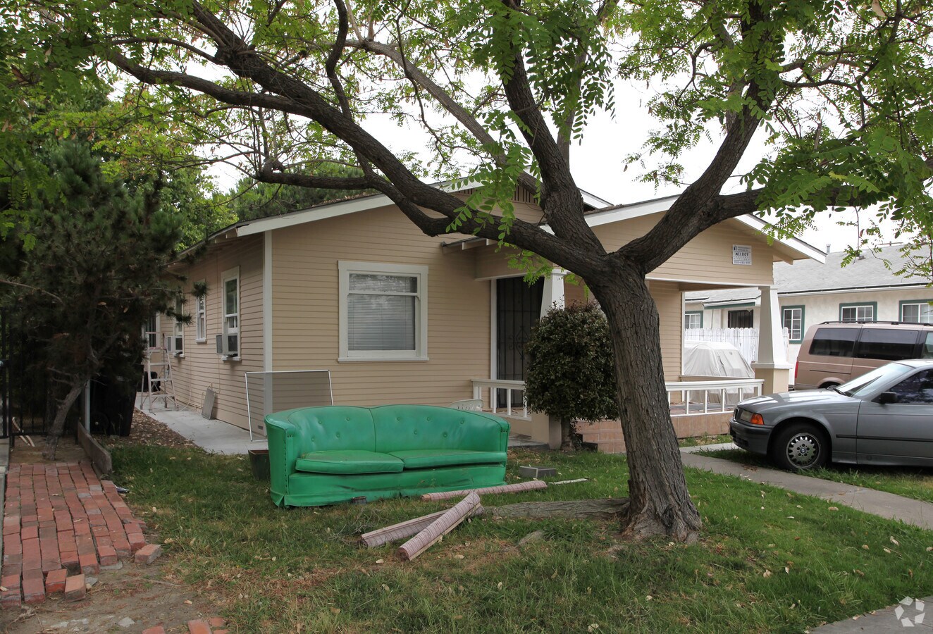 Photo - 4567-71 Felton St