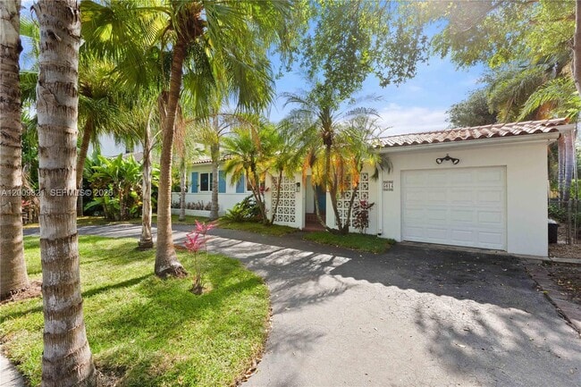 Photo - 5614 San Vicente St