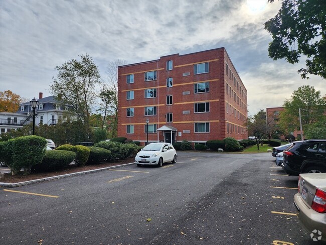 Building Photo - 125 Pleasant St Unit 203 Rental