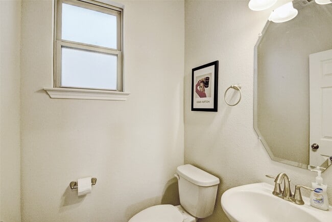 Building Photo - 3104 Roseland Terrace Ln