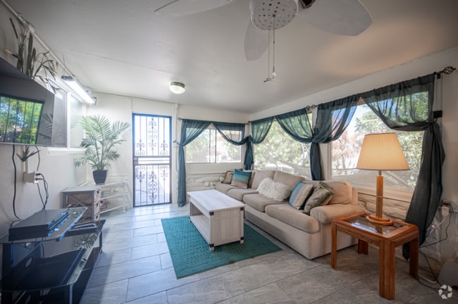 Building Photo - 401 Lorenzi St Rental