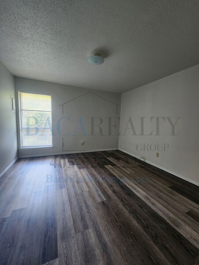 Photo - Spacious 2 bedroom 1 bath in Norman!