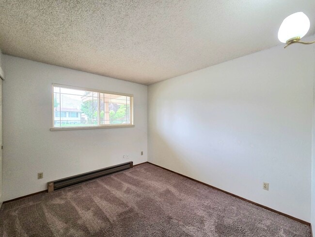 Photo - ** Oversized 4-Bedroom House w/ 2-Car Garage, & Fenced Backyard in a great Wenatchee Neighborhood!