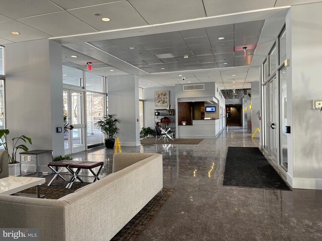 Building Photo - 800 4th St SW Unit N103