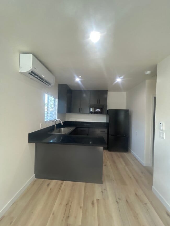 Kitchen - 8901 Firestone Plz Unidad A