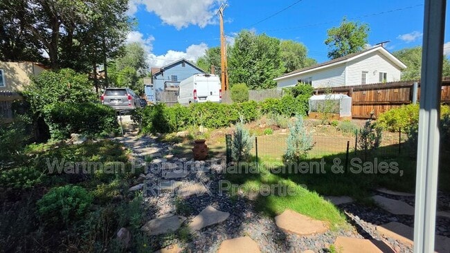 Photo - 218 N Chestnut St