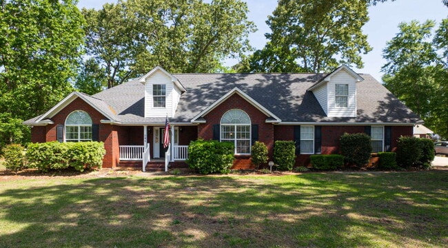 Building Photo - Available mid June!