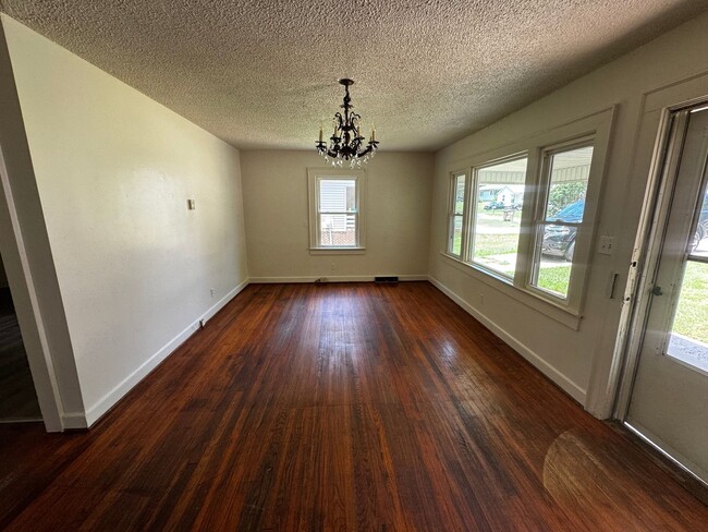 Photo - 816 Churchill Dr